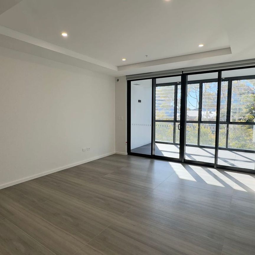 Brand New 1,2,3 bed apartment - Photo 1