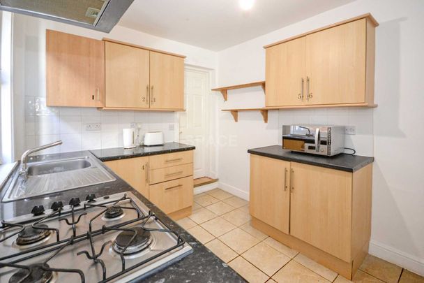 Grange Avenue, Earley, Reading, Berkshire, RG6 1DJ - Photo 1