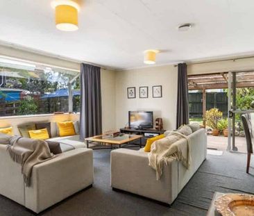 Cozy family home with a Separate Granny Flat - Photo 2
