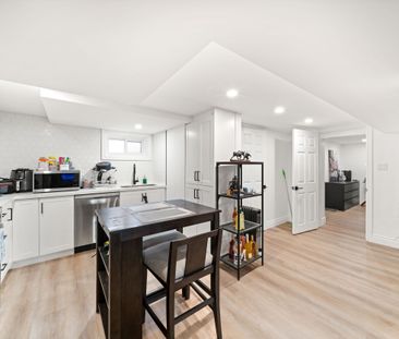 For Lease - 6 Corbett Crescent, Aurora, Ontario - Photo 3