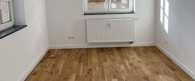 Lieblingsplatz - hell und gemütlich! Tageslichtbad mit Wanne, Parkettboden, Abstellraum - Foto 1