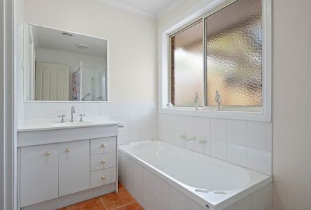 2 Bedroom unit close to all amenities - Photo 5