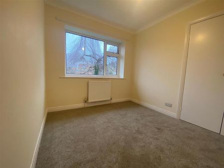 3 bedroom detached bungalow to rent - Photo 3