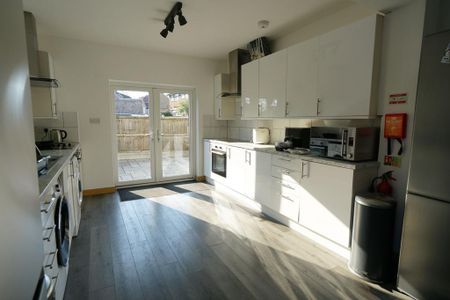 1 bedroom in a house share to rent - Photo 4