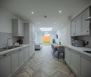 Modern Double Rooms | Bills Included | No Deposit Room 2 - Photo 5