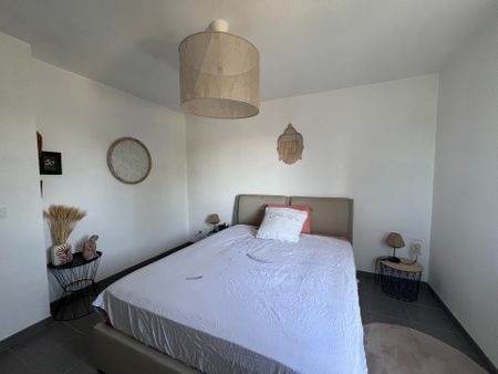 Location Appartement 3 pièces 56m² CHATEAUNEUF LES MARTIGUES 13220 - Photo 5