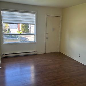 GRAND 4 1/2 ENSOLEILLÉ & LUMINEUX — 2 CHAMBRES — TROIS-RIVIÈRES — 1 100$/MOIS - Photo 2