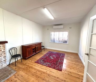 Charming Cottage in East Corrimal - Photo 2