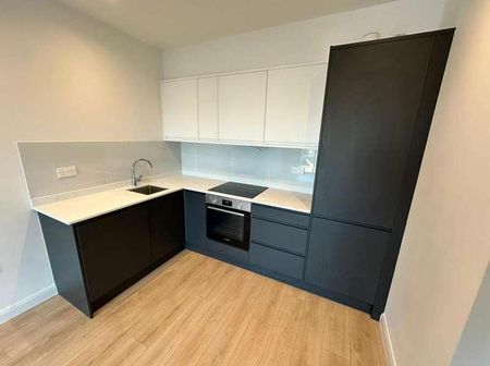 Slough, Berkshire, SL1 - Photo 4