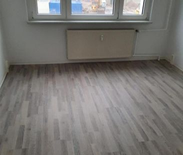 Sehr Zentral! Günstige sanierte 4-Zimmer-Wohnung mit Balkon! - Photo 1