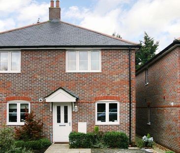 2 bedroom end of terrace house to rent - Photo 1