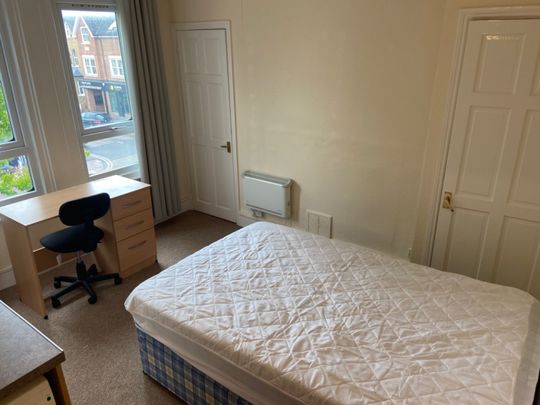 1 bed Studio - To Let - Photo 1