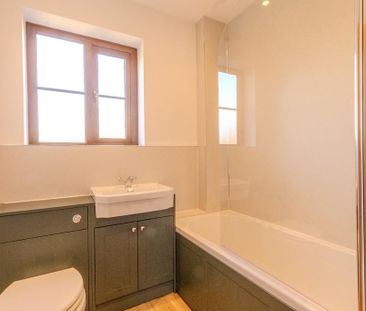 2 bedroom semi-detached house to rent - Photo 4