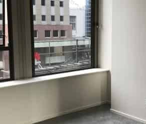 Close to the centre of it all! - Photo 1