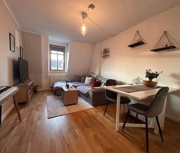 Gemütlich unter dem Dach: 2-Zimmer-Wohnung mit Holzbalken-Charme - Foto 1