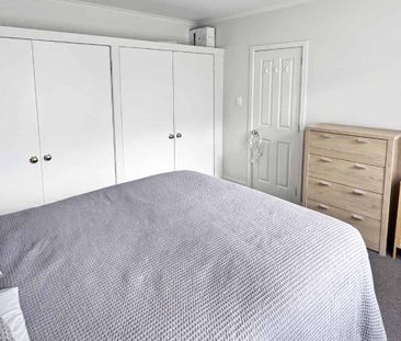 RICHMOND - 2 BEDROOMS - Photo 3