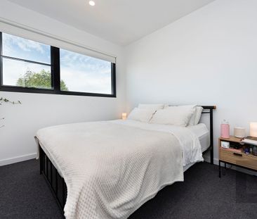 Two-Bedroom Apartment in Prime Yarraville Location - Photo 3