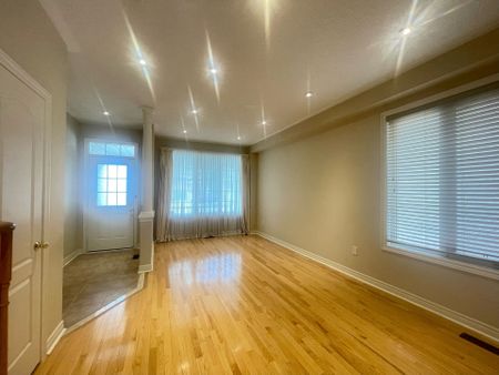 For Lease - 75 Vine Cliff Boulevard, Markham, Ontario - Photo 3