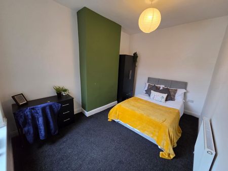 Room in a Shared House, Suffolk Street, M6 - Photo 4