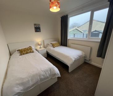 3 bedroom semi-detached bungalow to rent - Photo 6