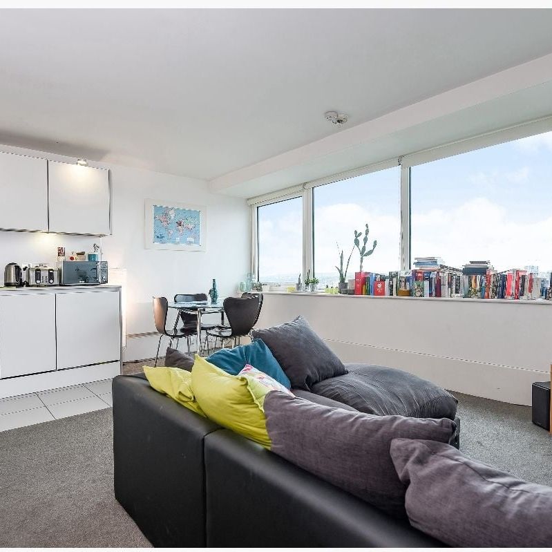 2 Bed Flat, Aragon Tower, SE8 - Photo 1