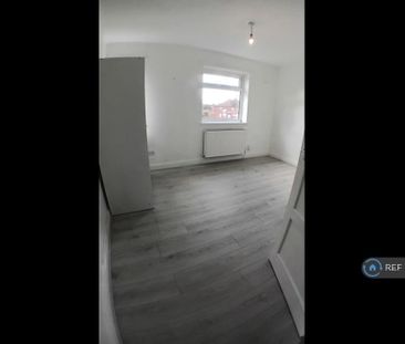 2 bedroom semi-detached house to rent - Photo 3