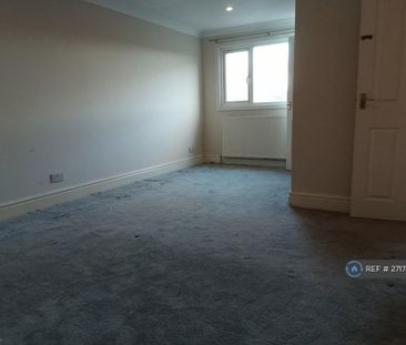 4 bedroom semi-detached house to rent - Photo 4