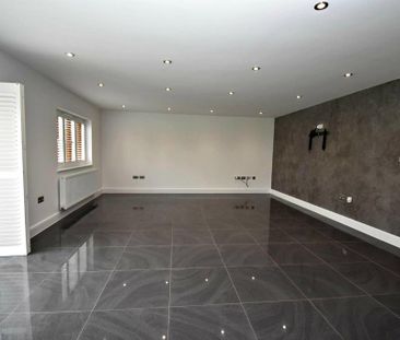 4 bedroom detached house to rent - Photo 2