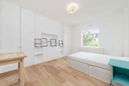 4 bedroom flat to rent - Photo 3