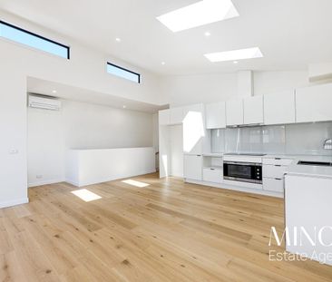 Stylish, Sophisticated & Effortlessly Modern - Photo 4