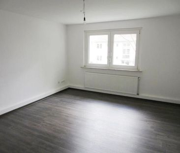 Hier wird in 2025 modernisiert*! Schöne 3,5-Zimmerwohnung im 1. OG - Photo 1