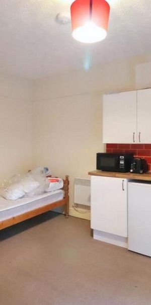 1 bedroom in a house share to rent - Photo 1