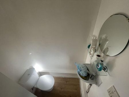 1 bedroom in a house share to rent - Photo 5