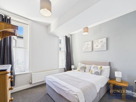 2 bedroom Flat To Let - Photo 3