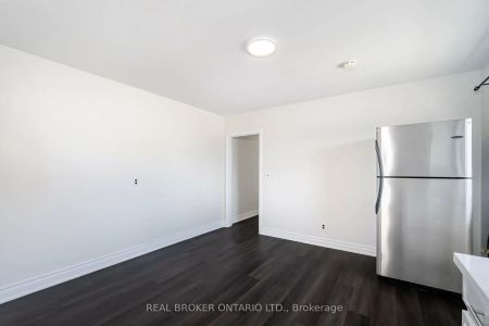 Property For Lease | E9284578 - Photo 2