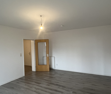 !!Schnell sein!! *Frisch renoviert* Helle 2-Zimmerwohnung mit BALKO... - Photo 3