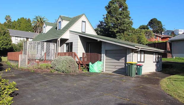 Browns Bay Family Home - Photo 1