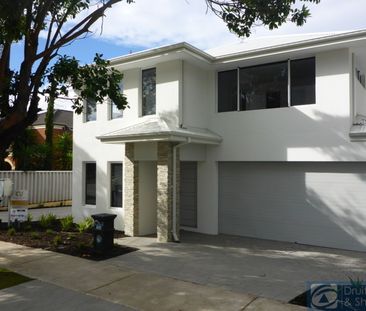 Modern Townhouse in excellent location - Photo 3