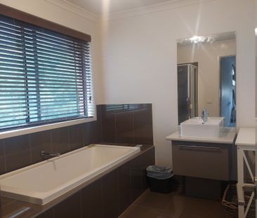 Glen Waverley - Photo 1