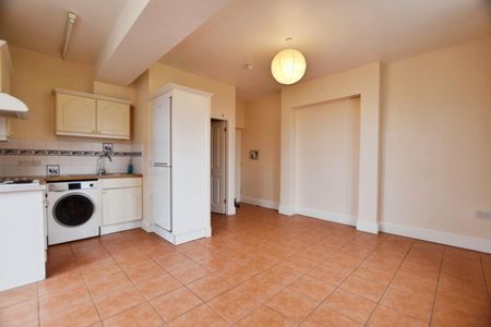 1 bedroom Flat To Let - Photo 5