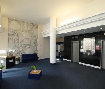 The Skyline Plaza Building, Aldgate East - Photo 3