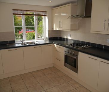 3 bedroom semi-detached house to rent - Photo 3