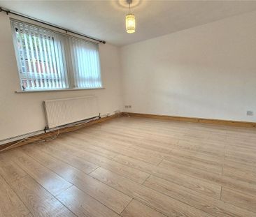 3 bedroom end of terrace house to rent - Photo 4