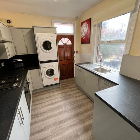4 bedroom terraced house to rent - Photo 4