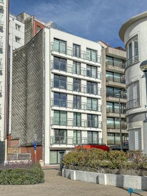 Lichtrijke gerenoveerde 1-slaapkamerappartement - uitstekend gelegen - Photo 1