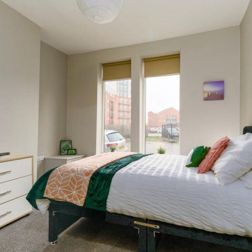 Room in a Shared House, Humber Street, M50 - Photo 1