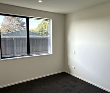 Modern Three Bedroom Home - Photo 1