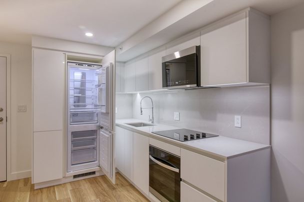 3460 Peel Street - Photo 1