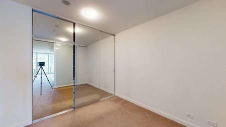 Light, Style & Waterfront Convenience in EXO Docklands - Photo 2