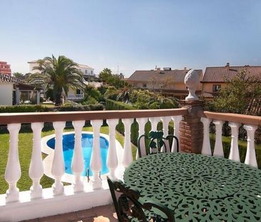 Luxury Villa for rent in Fuengirola, Andalusia - Photo 2